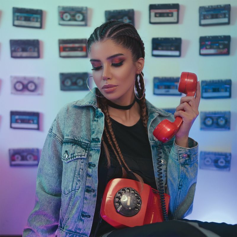 Chica con peinado con trenzas de boxeadora