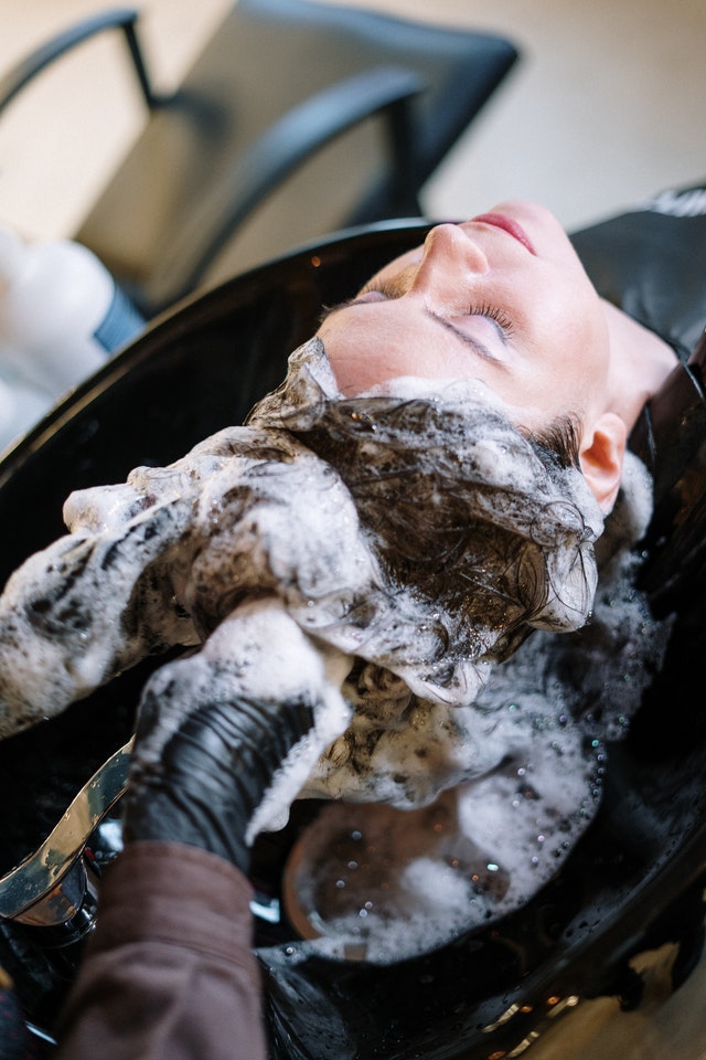 Lavado de cabello en peluquería