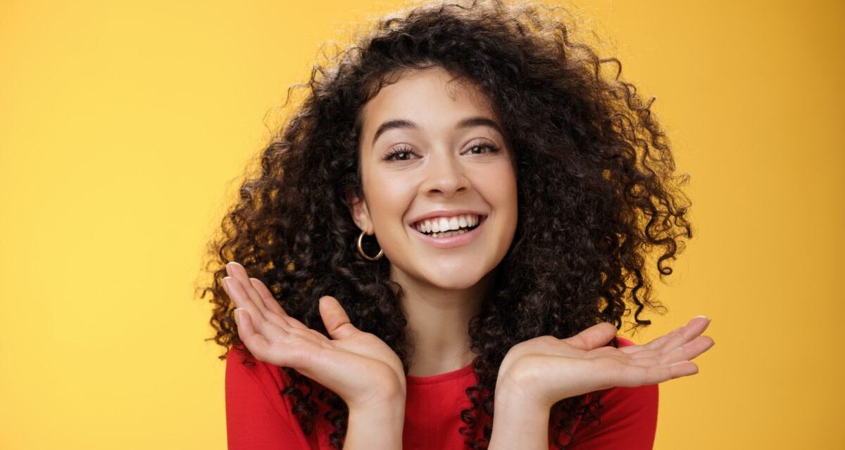 PASOS PARA PEINAR EL PELO RIZADO DE FORMA CORRECTA, FÁCIL Y SENCILLA